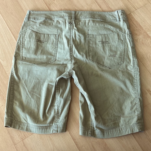 Tan Avia men’s medium shorts - Picture 7 of 8